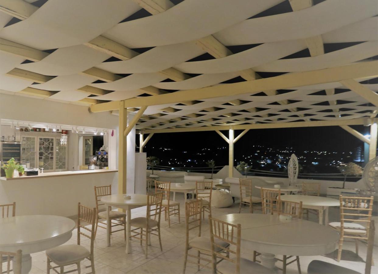 The White Suites Adamantas  Dış mekan fotoğraf